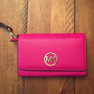 Michael Kors Smartphone Wristlet
